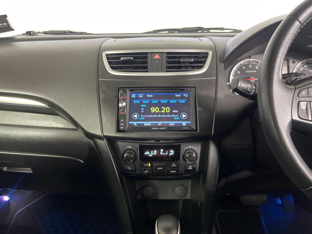 Photo '18' of Suzuki Swift