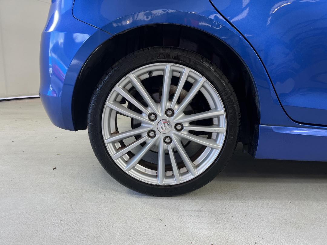 Photo '12' of Suzuki Swift