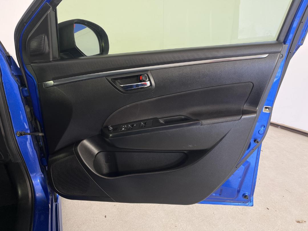 Photo '15' of Suzuki Swift