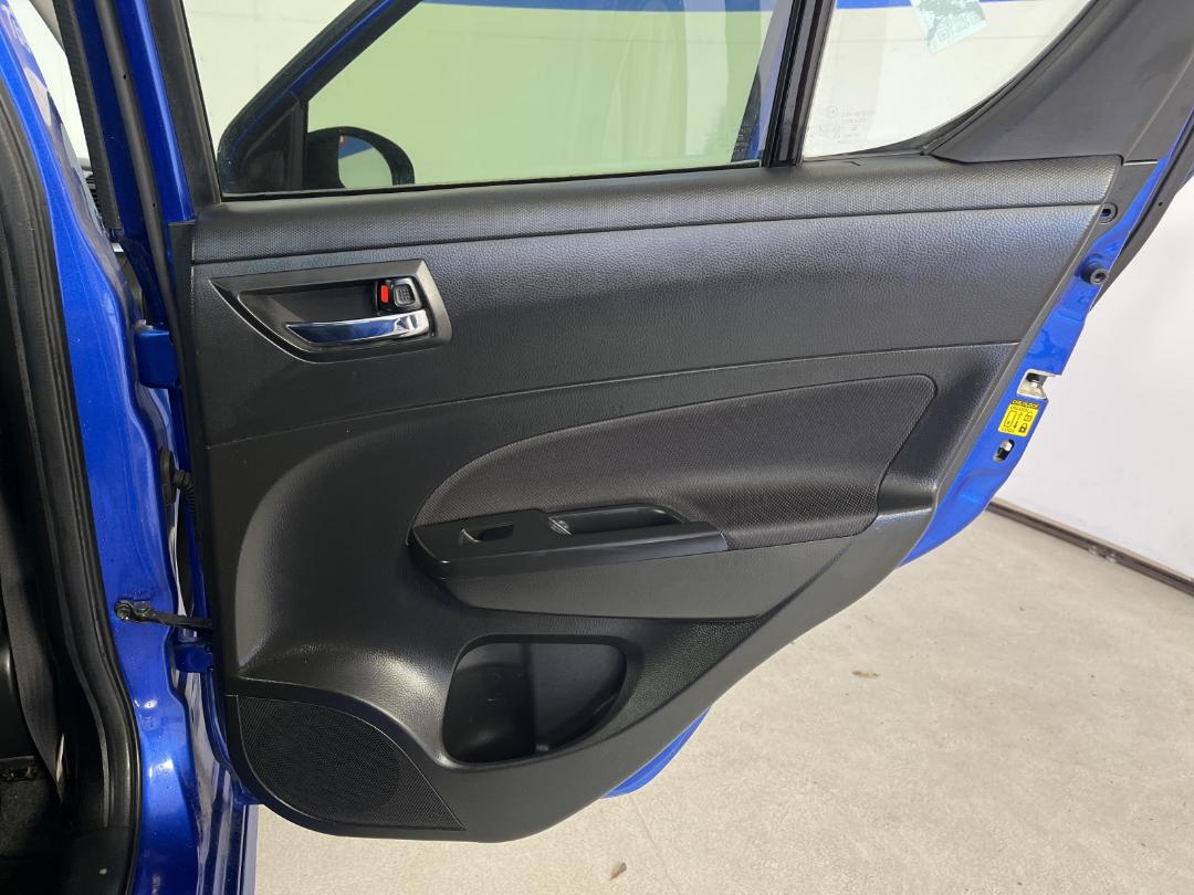 Photo '19' of Suzuki Swift