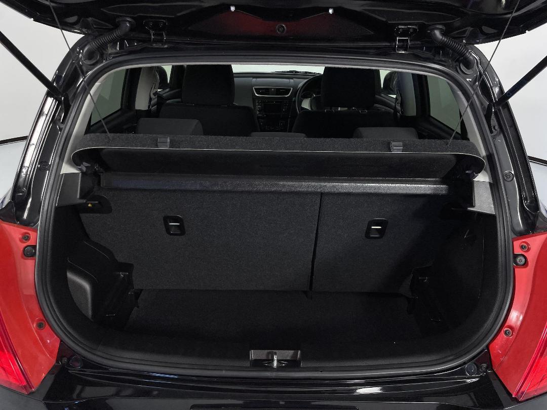 Photo '14' of Suzuki Swift