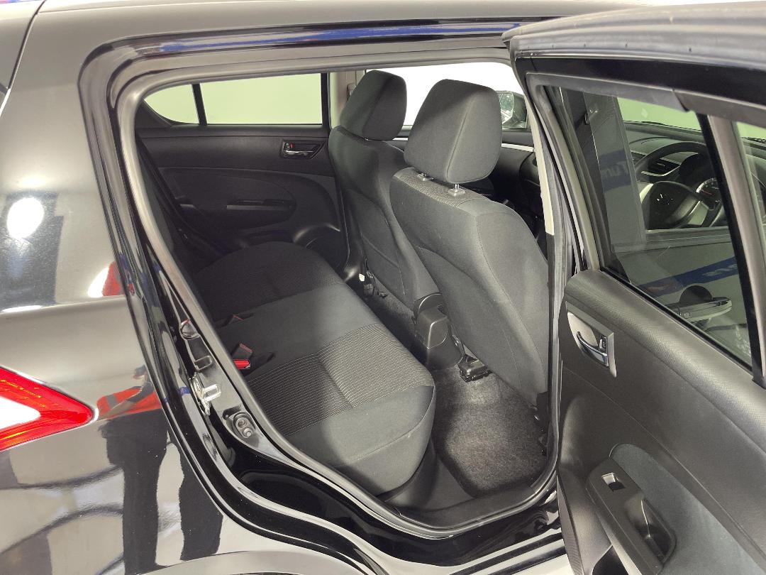 Photo '20' of Suzuki Swift