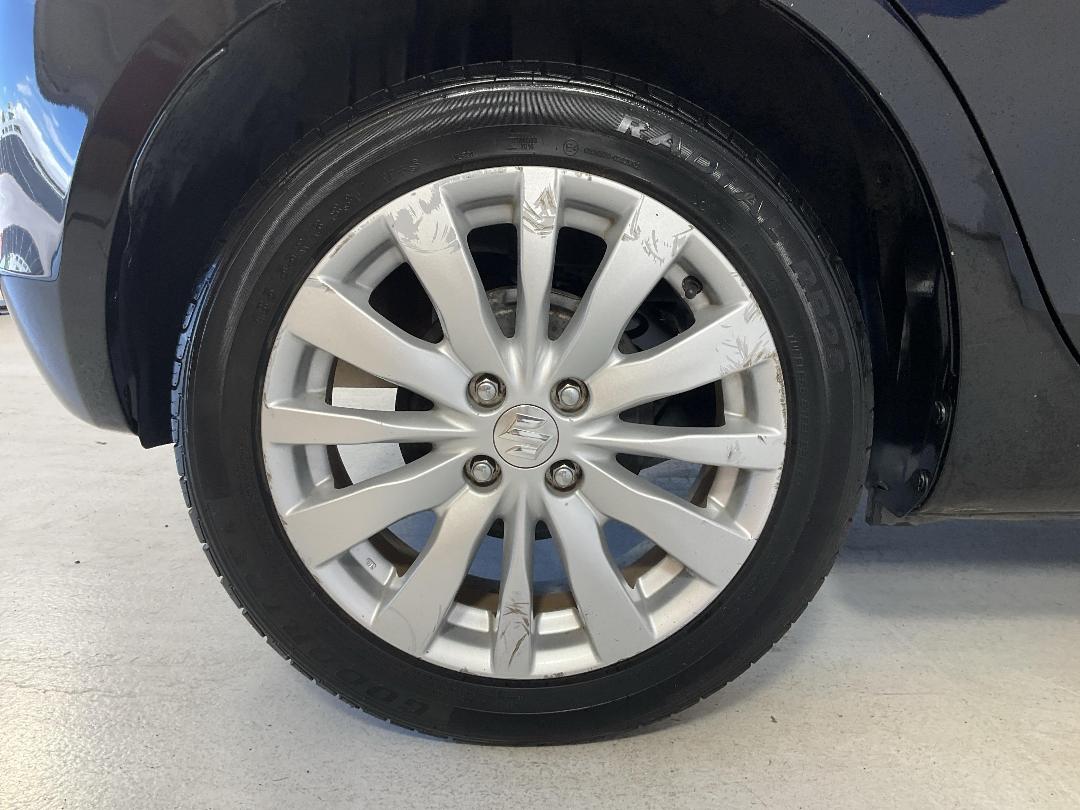 Photo '12' of Suzuki Swift