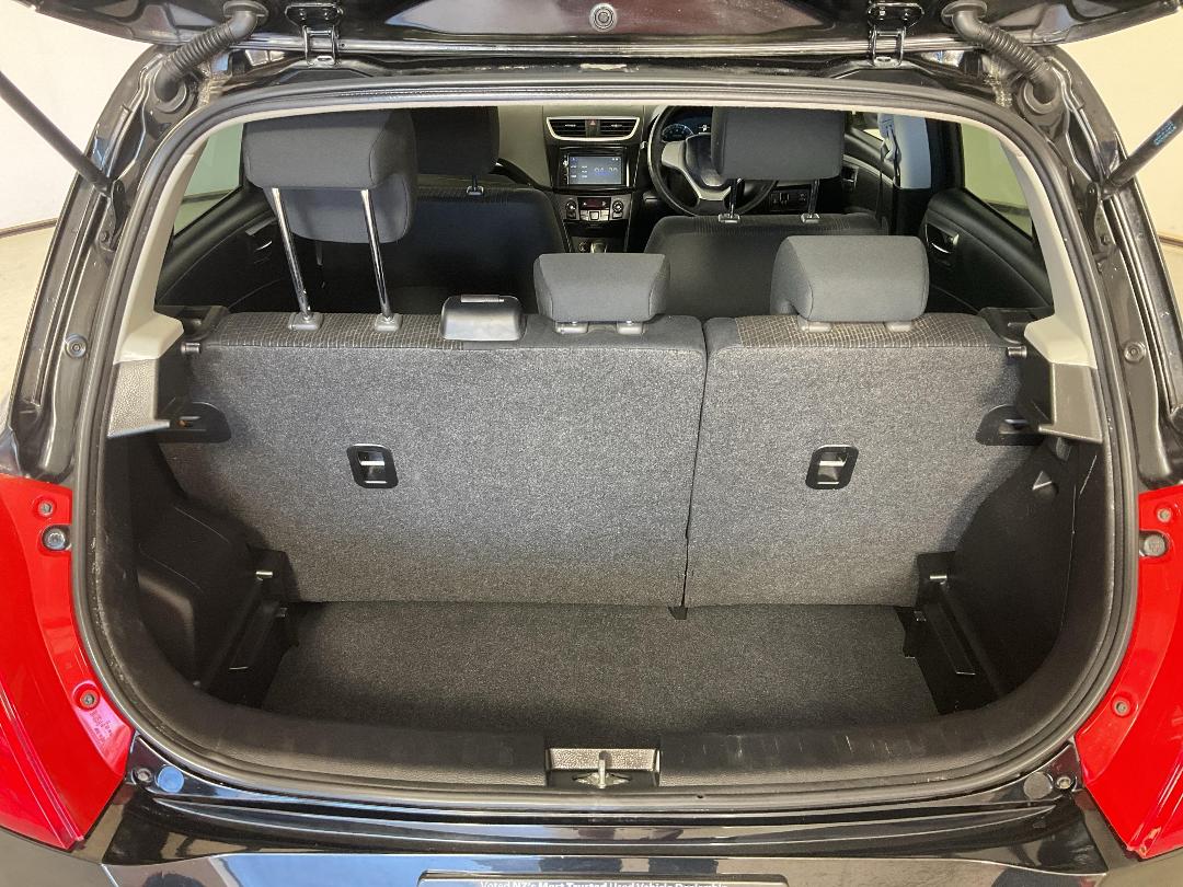 Photo '14' of Suzuki Swift