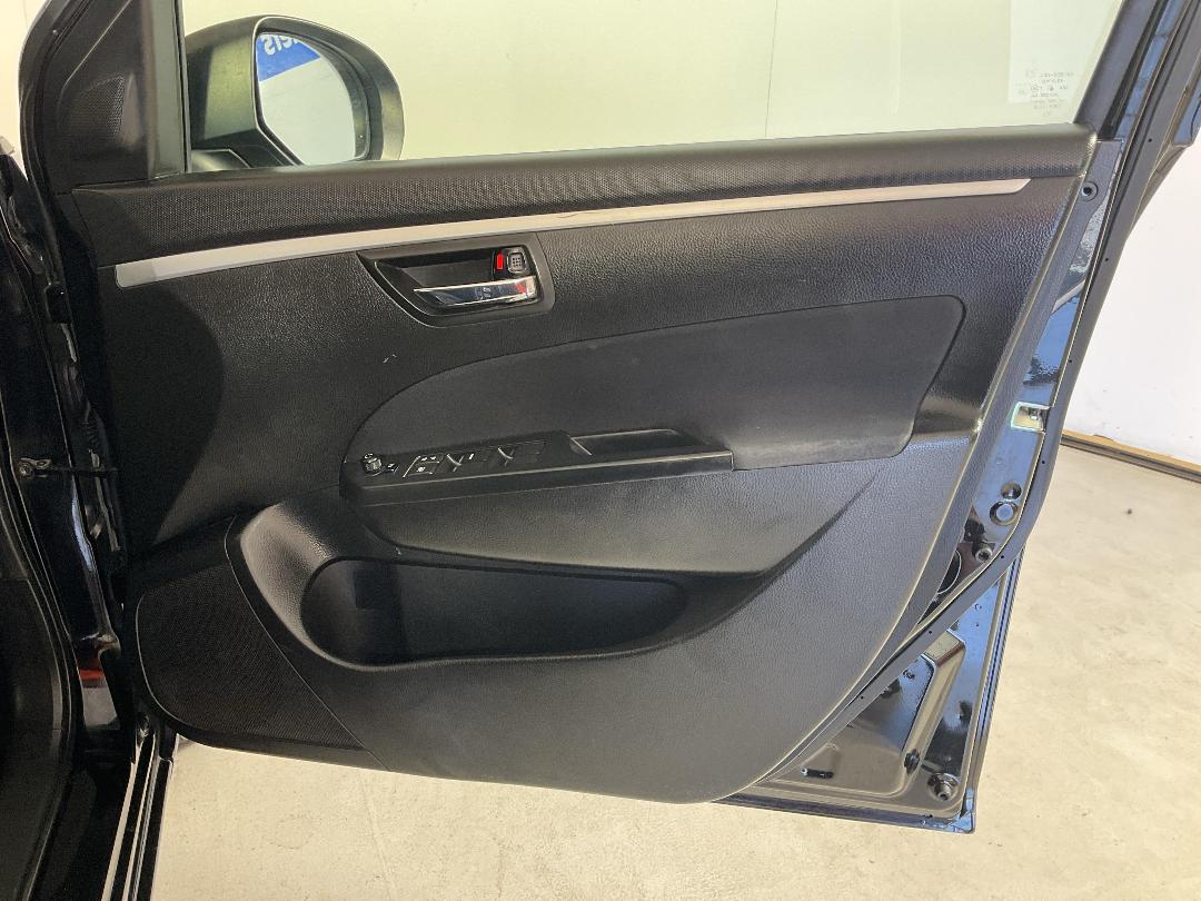 Photo '15' of Suzuki Swift