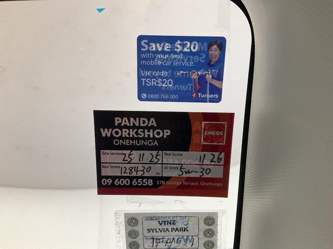 Photo '24' of Suzuki Swift