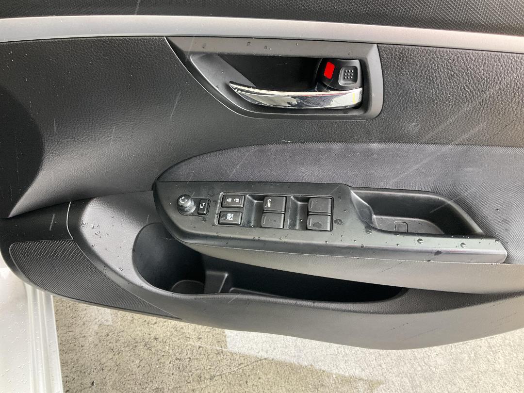 Photo '21' of Suzuki Swift Photo '21' of Suzuki Swift