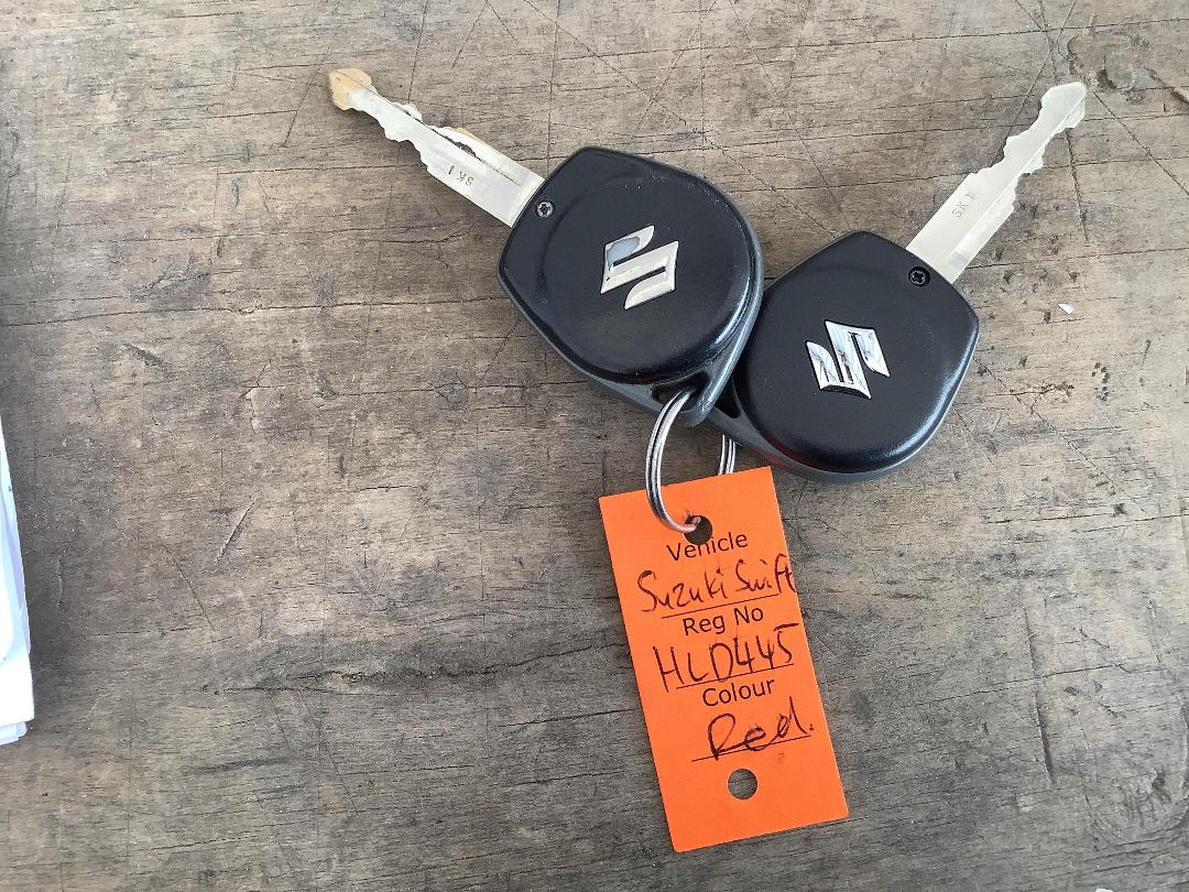 Photo '17' of Suzuki Swift Glxab