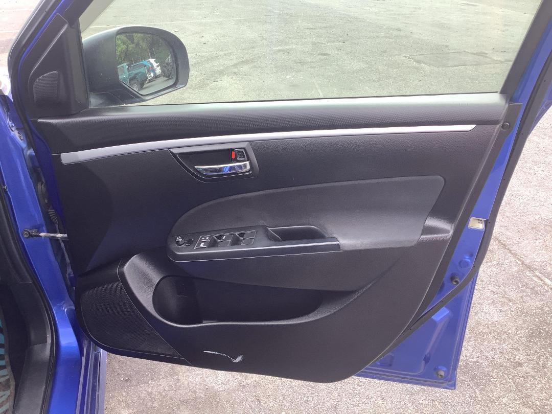 Photo '12' of Suzuki Swift