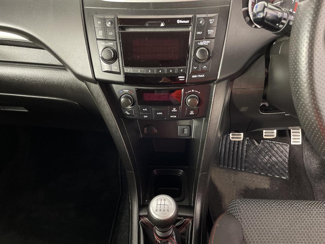 Photo '18' of Suzuki Swift