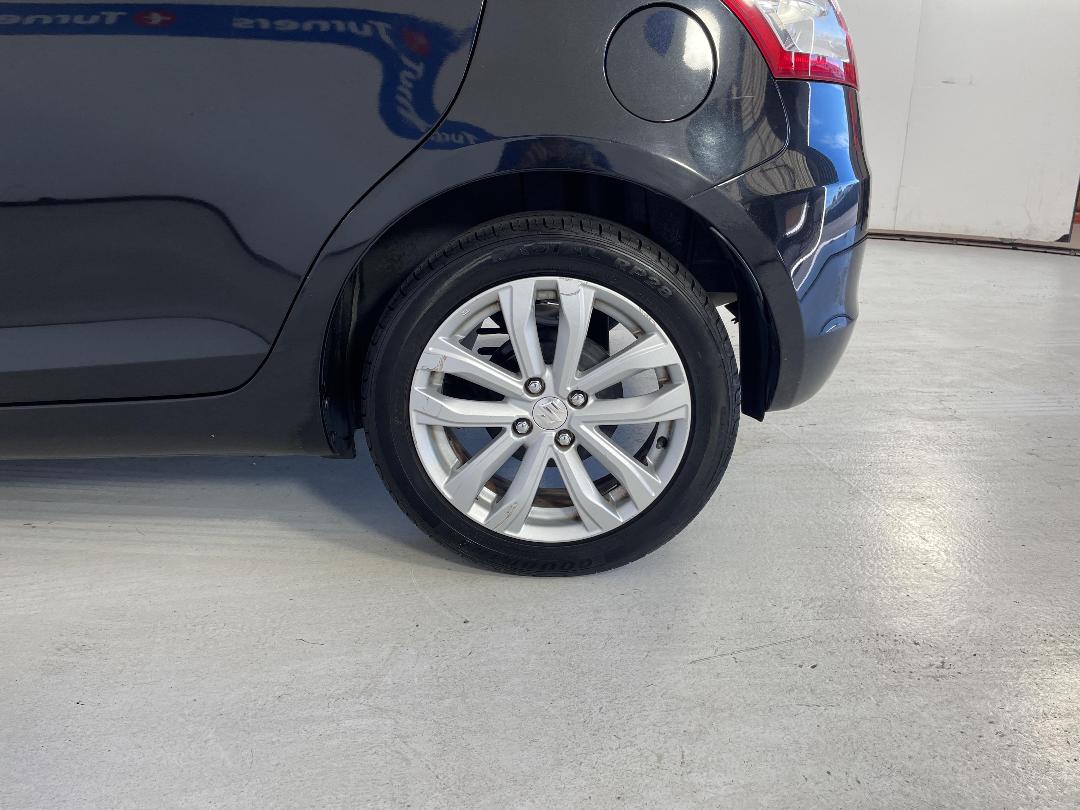 Photo '11' of Suzuki Swift