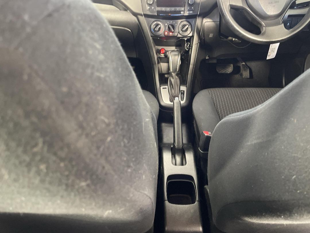 Photo '18' of Suzuki Swift