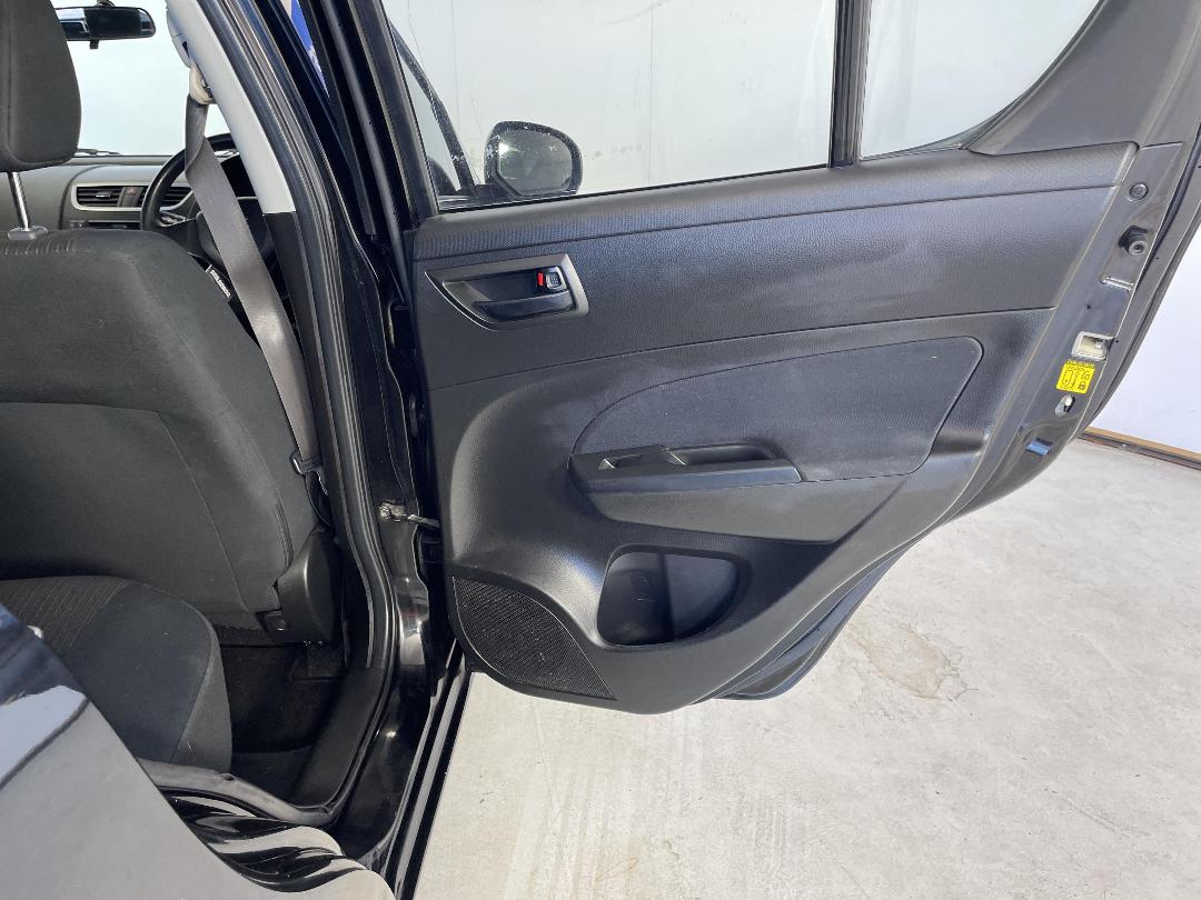 Photo '19' of Suzuki Swift