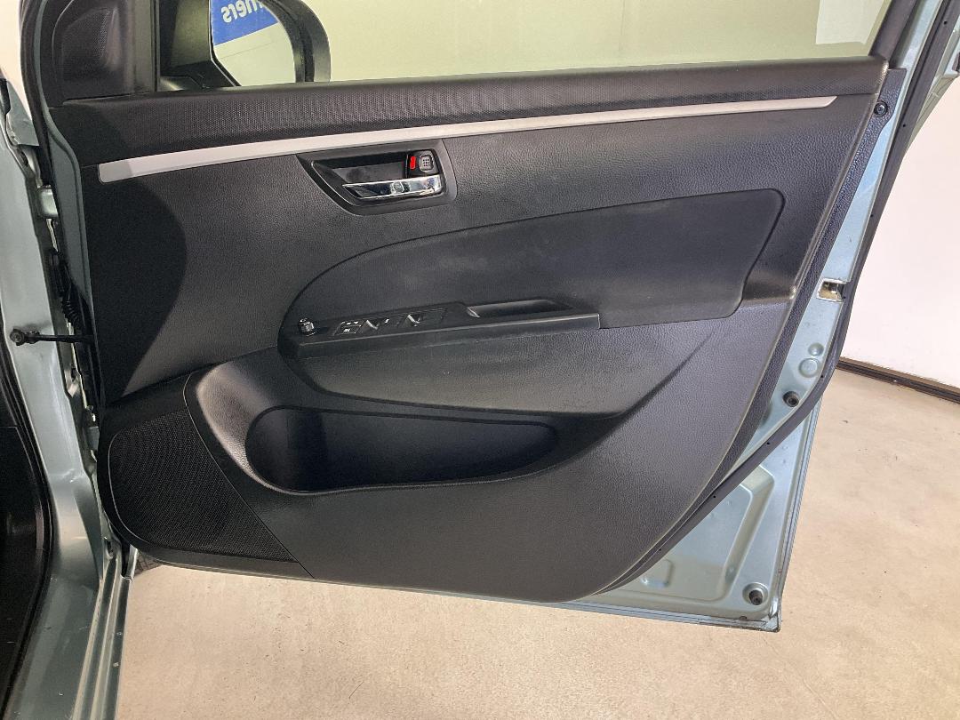 Photo '15' of Suzuki Swift