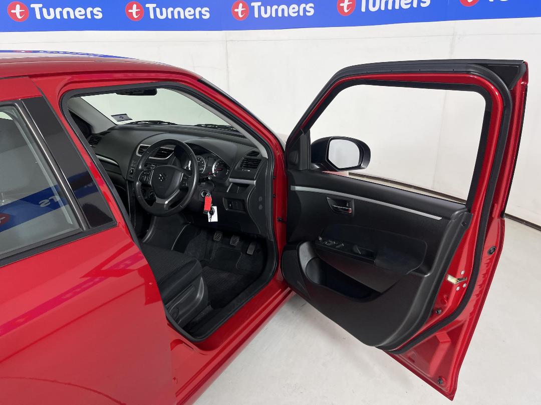 Photo '15' of Suzuki Swift