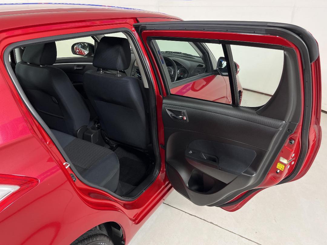 Photo '19' of Suzuki Swift