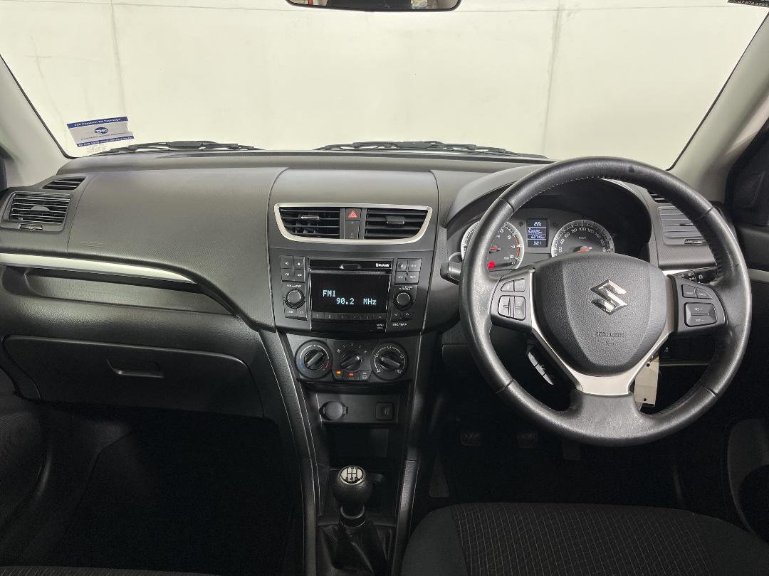 Photo '17' of Suzuki Swift