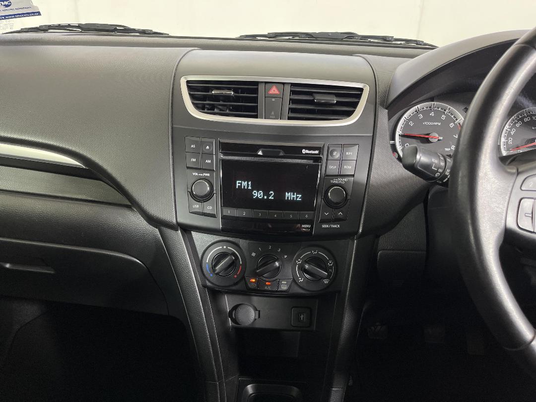 Photo '18' of Suzuki Swift