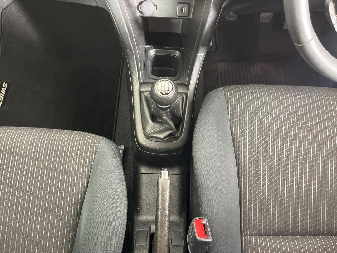 Photo '23' of Suzuki Swift