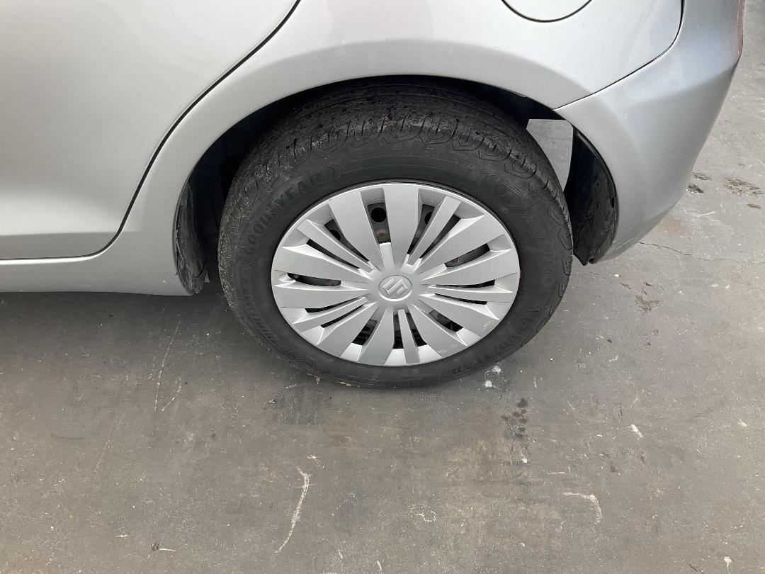 Photo '9' of Suzuki Swift Glxab Photo '9' of Suzuki Swift Glxab