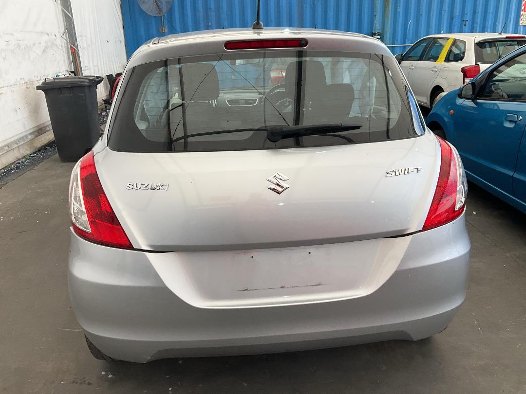 Photo '11' of Suzuki Swift Glxab Photo '11' of Suzuki Swift Glxab