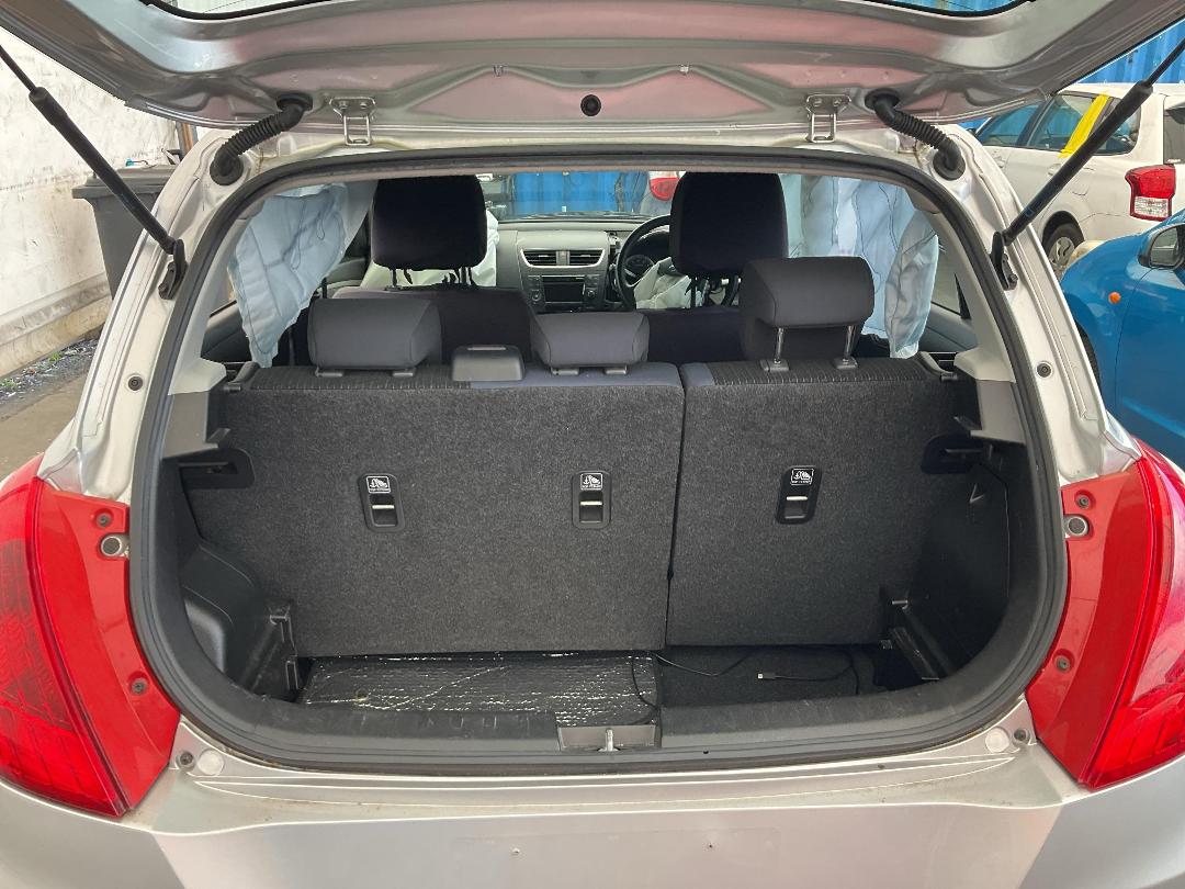 Photo '12' of Suzuki Swift Glxab Photo '12' of Suzuki Swift Glxab