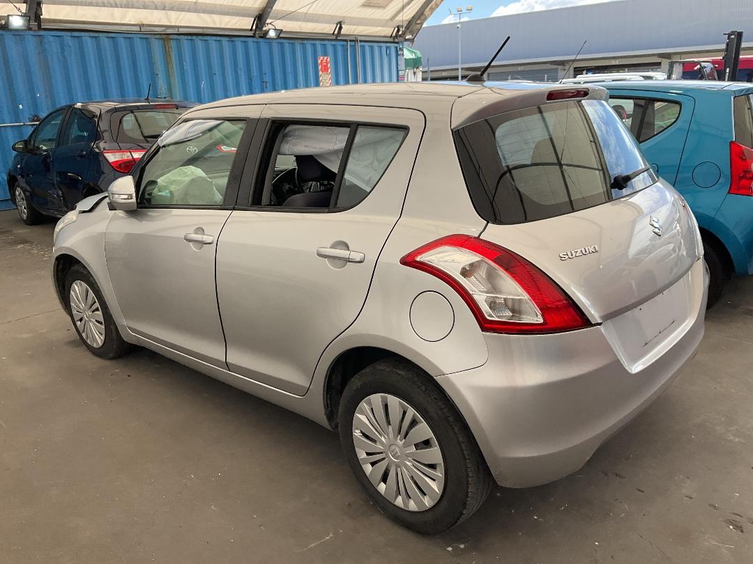 Photo '10' of Suzuki Swift Glxab Photo '10' of Suzuki Swift Glxab