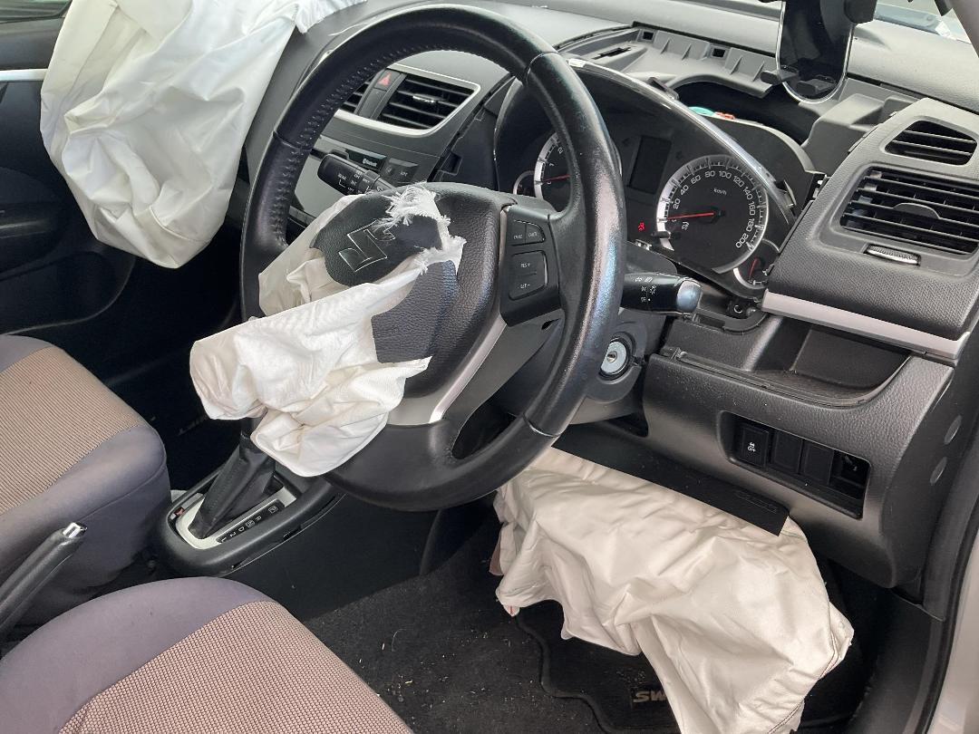 Photo '18' of Suzuki Swift Glxab Photo '18' of Suzuki Swift Glxab