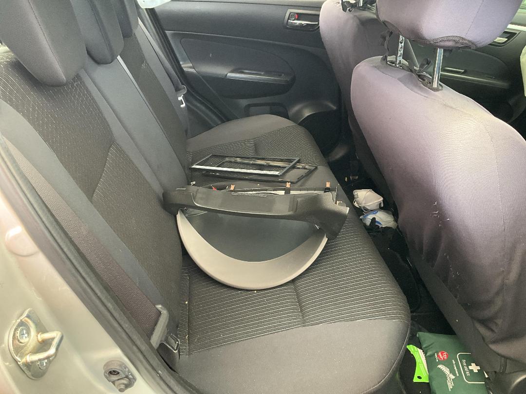 Photo '16' of Suzuki Swift Glxab Photo '16' of Suzuki Swift Glxab