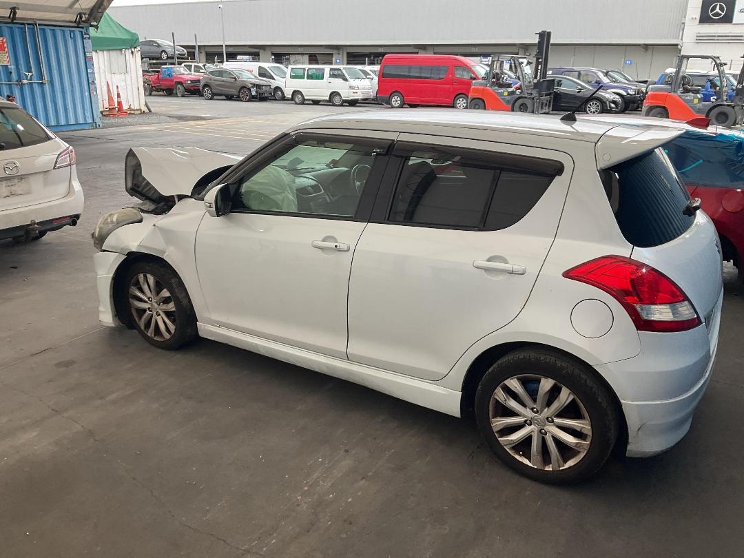 Photo '10' of Suzuki Swift