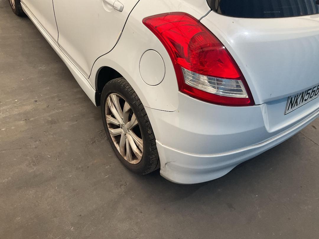 Photo '12' of Suzuki Swift