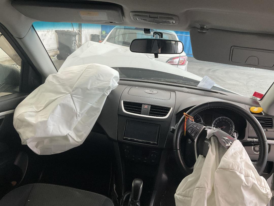 Photo '21' of Suzuki Swift