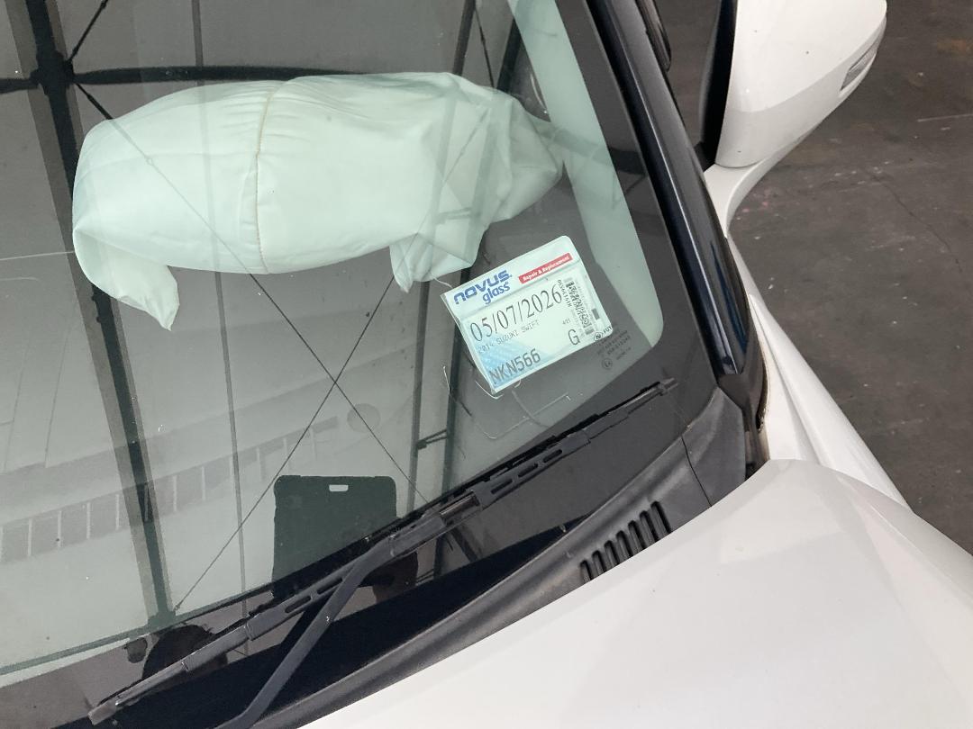 Photo '23' of Suzuki Swift