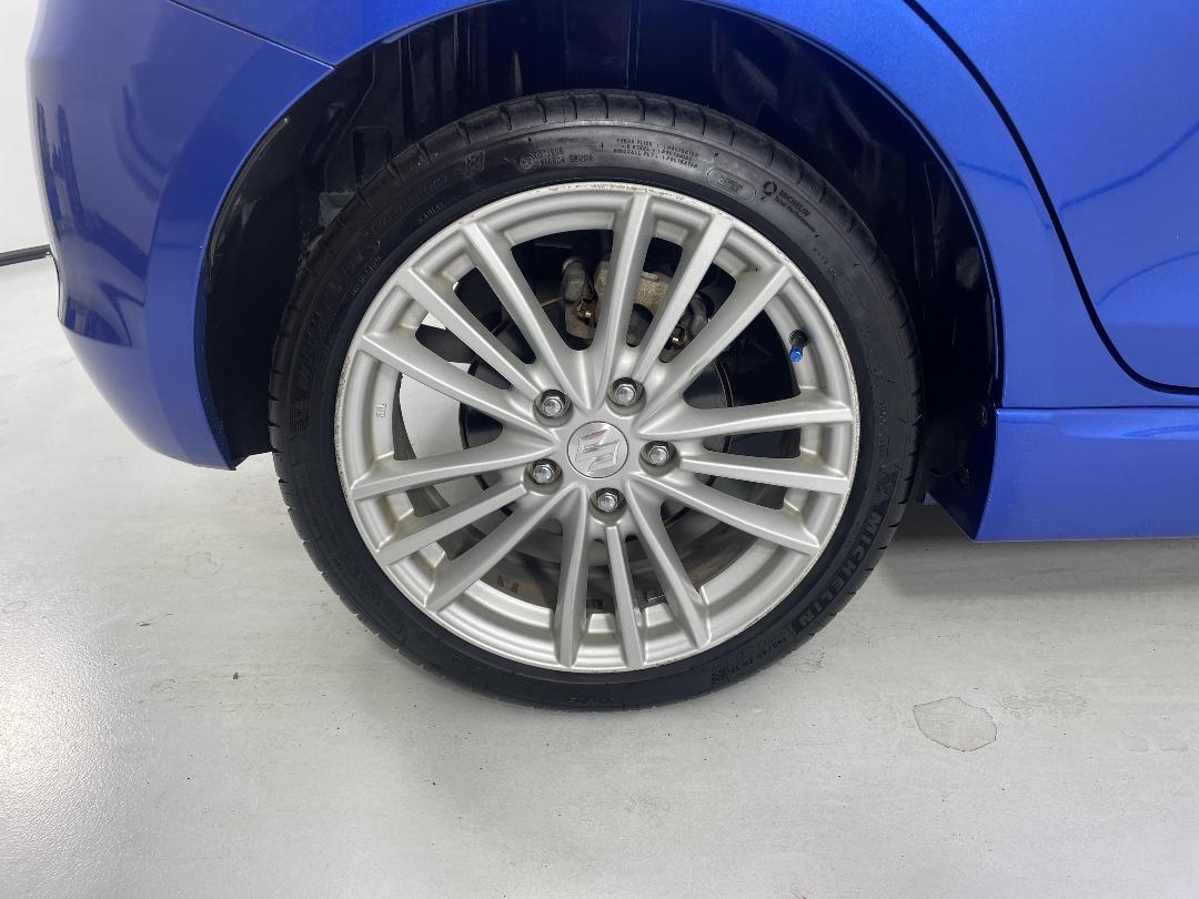 Photo '12' of Suzuki Swift