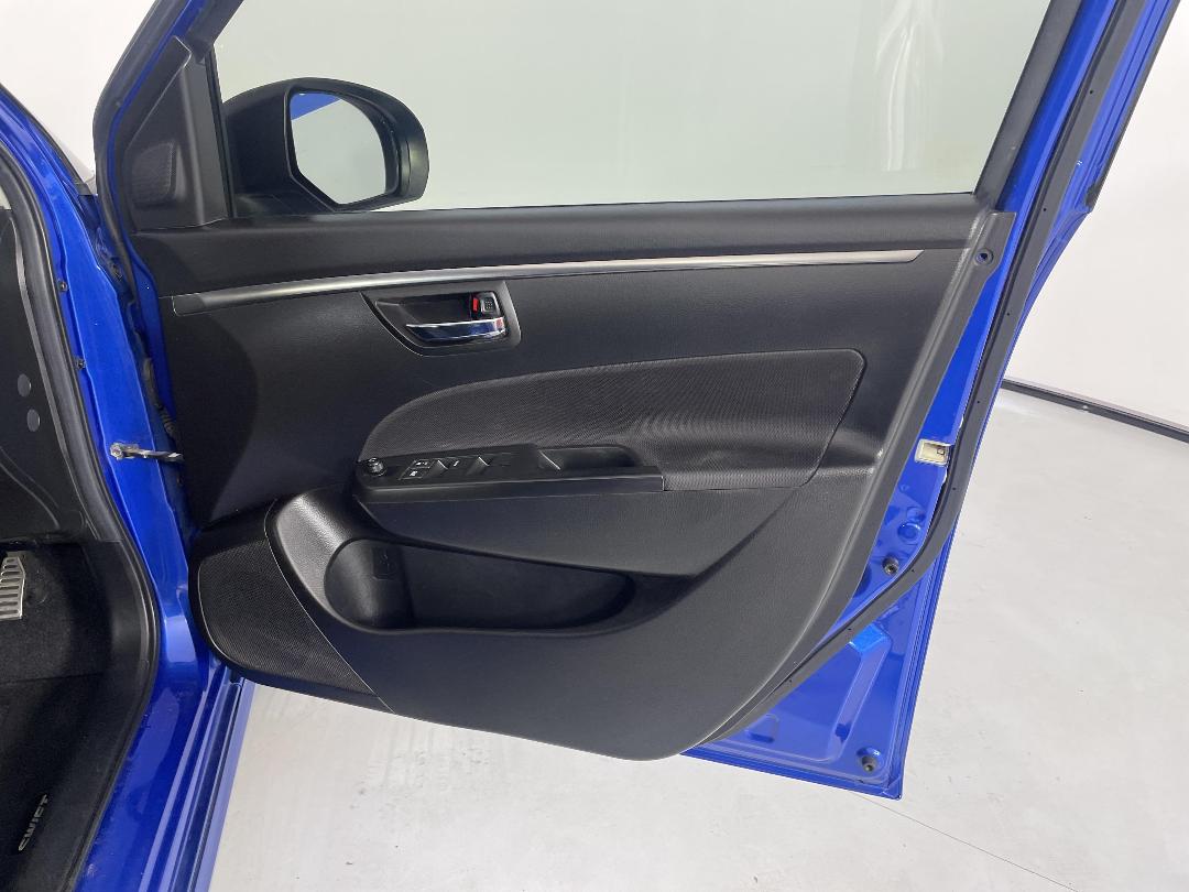 Photo '15' of Suzuki Swift