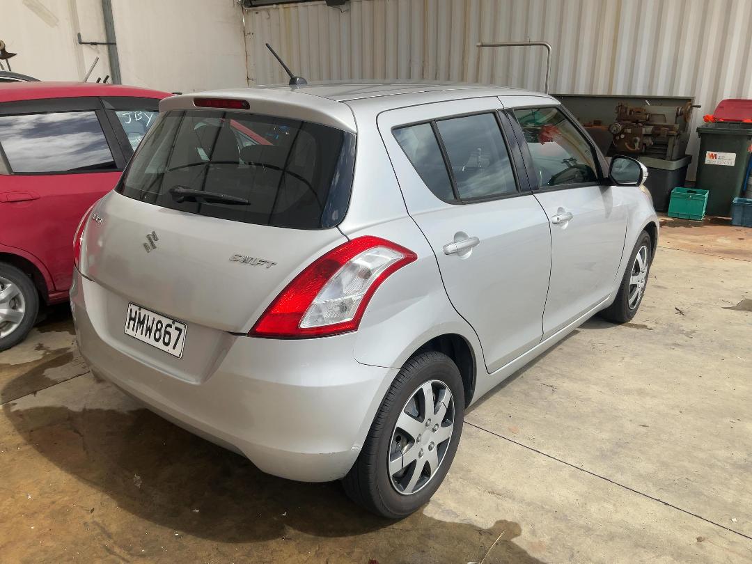 Photo '5' of Suzuki Swift Glxab