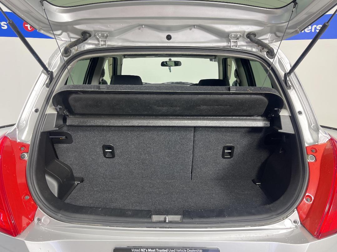 Photo '14' of Suzuki Swift Photo '14' of Suzuki Swift