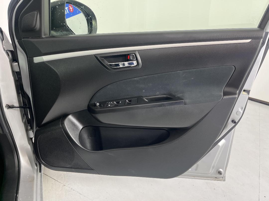 Photo '15' of Suzuki Swift Photo '15' of Suzuki Swift