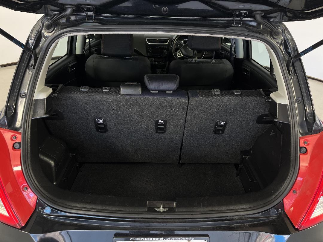 Photo '14' of Suzuki Swift