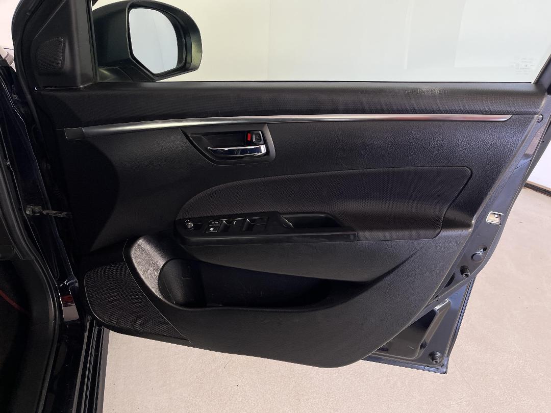 Photo '15' of Suzuki Swift