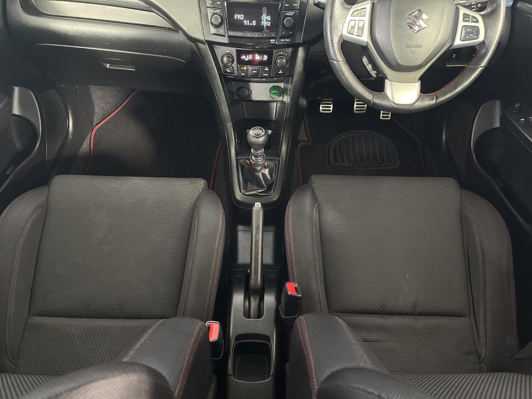 Photo '18' of Suzuki Swift