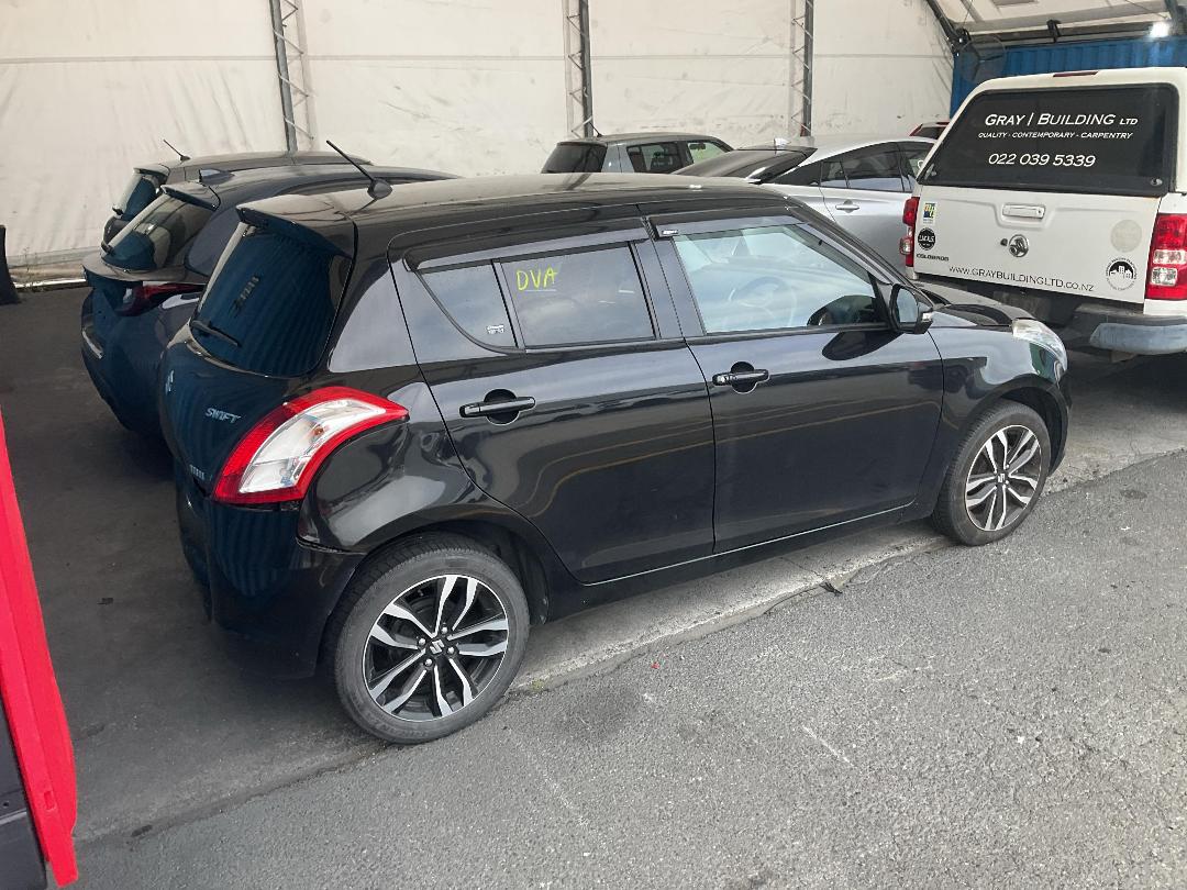 Photo '12' of Suzuki Swift