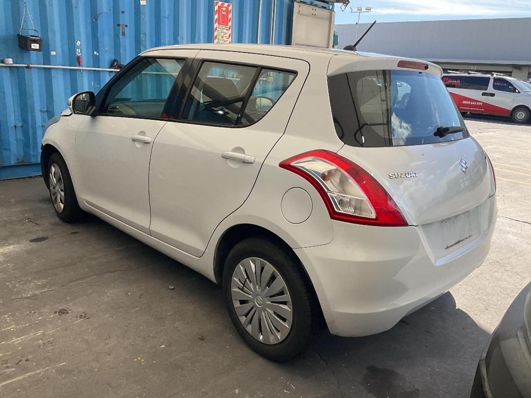 Photo '6' of Suzuki Swift Glxab Photo '6' of Suzuki Swift Glxab