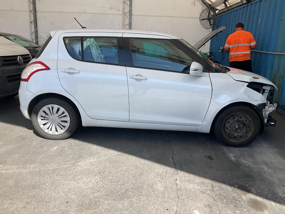 Photo '9' of Suzuki Swift Glxab Photo '9' of Suzuki Swift Glxab