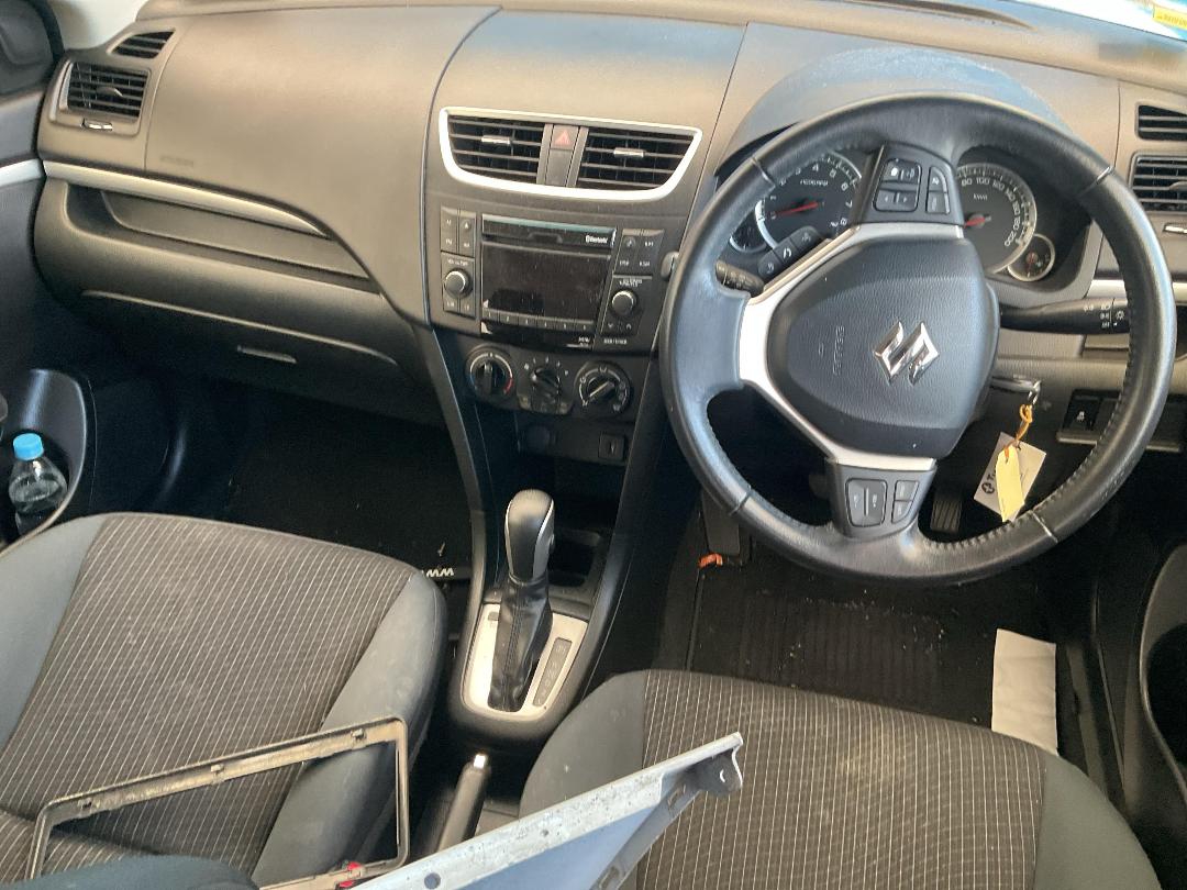 Photo '15' of Suzuki Swift Glxab Photo '15' of Suzuki Swift Glxab