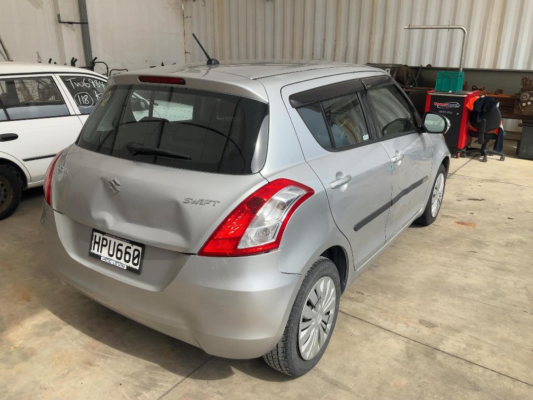 Photo '6' of Suzuki Swift Glxab Photo '6' of Suzuki Swift Glxab