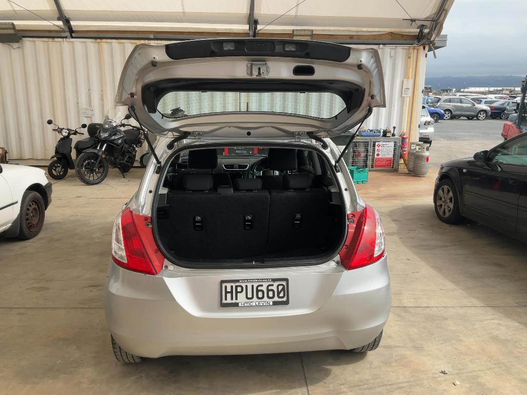 Photo '9' of Suzuki Swift Glxab Photo '9' of Suzuki Swift Glxab