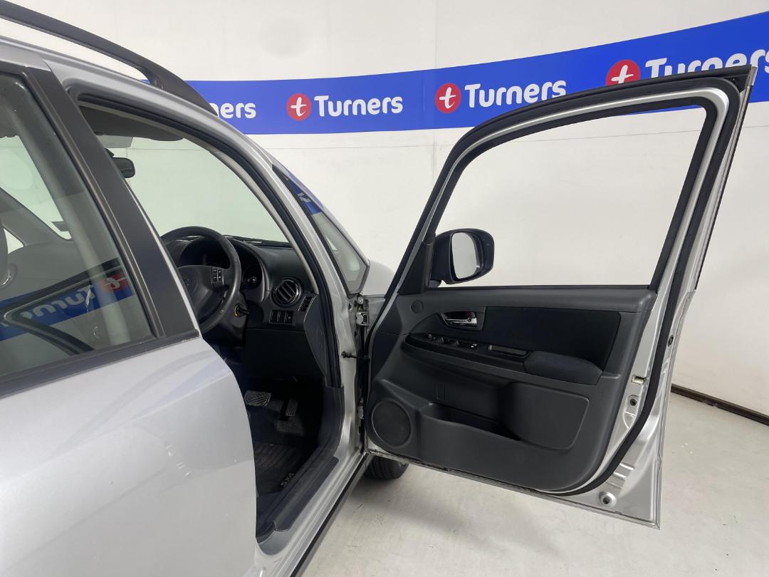 Photo '15' of Suzuki SX4