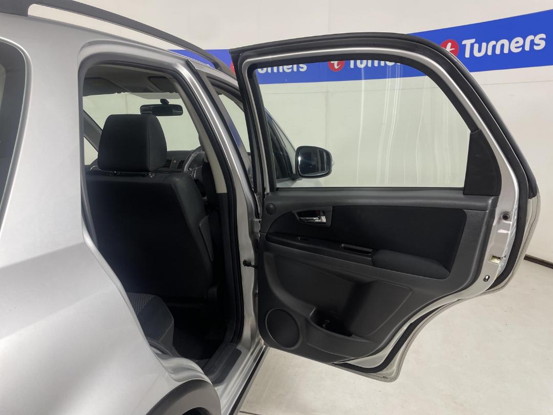 Photo '19' of Suzuki SX4