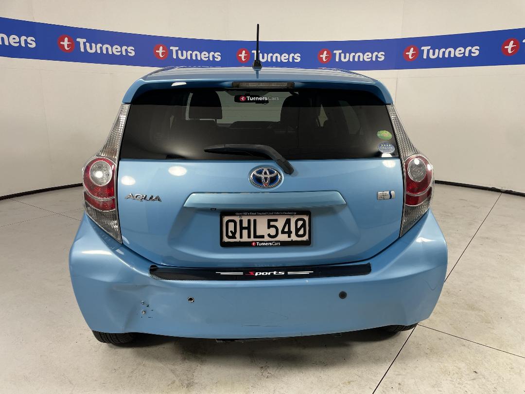 Photo '6' of Toyota Aqua